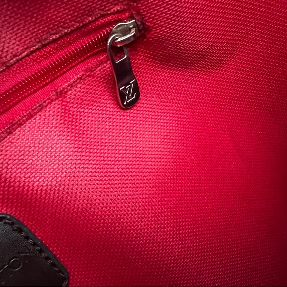 Large Louis Vuitton purse - Picture 11 of 12